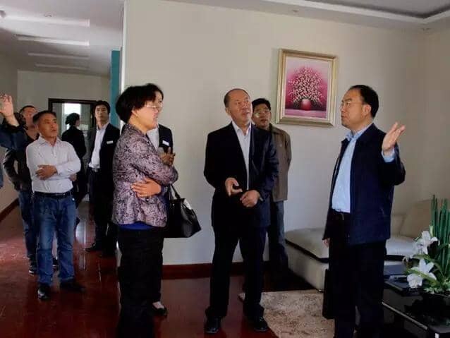 兖州区委党校常务副校长党委书记周广珍莅临星空真人机械考察指导