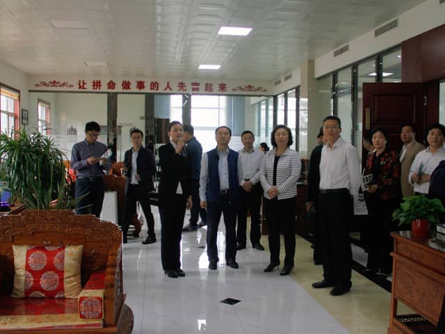 济宁市政协副主席倪丽君莅临星空真人机械调研指导工作