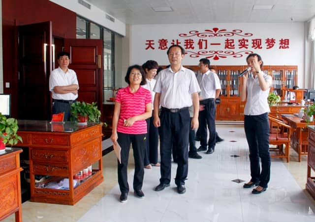 济宁市政协副主席戴伟娟一行莅临星空真人机械调研指导