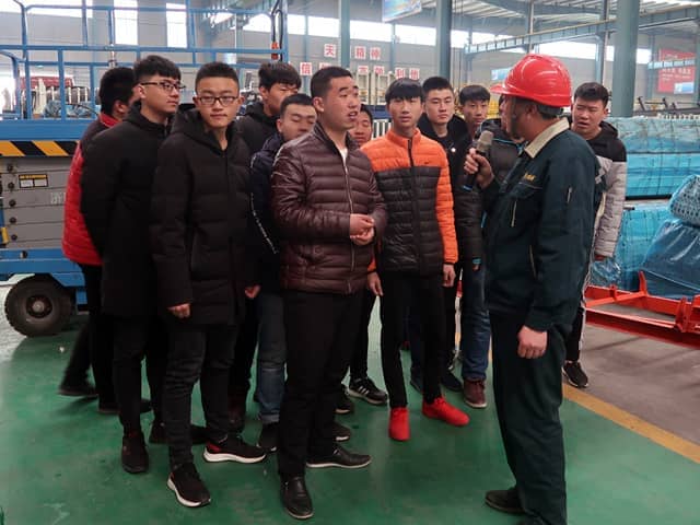 星空真人机械召开2018年大学生入职欢迎会