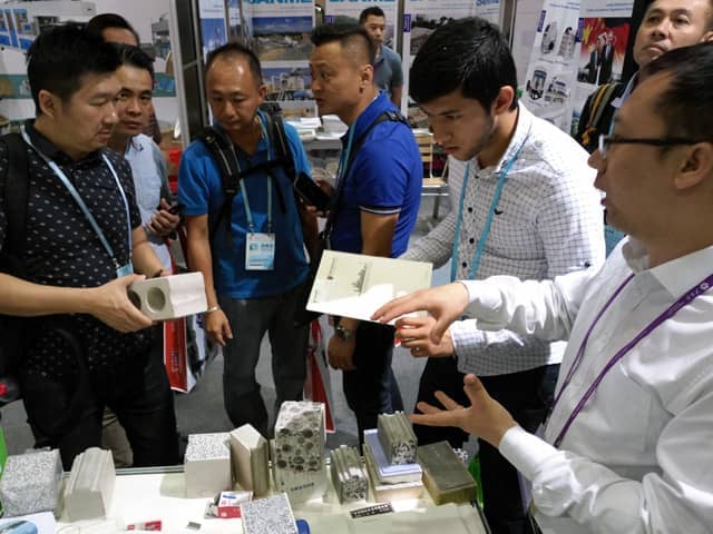 星空真人机械亮相第123届广交会