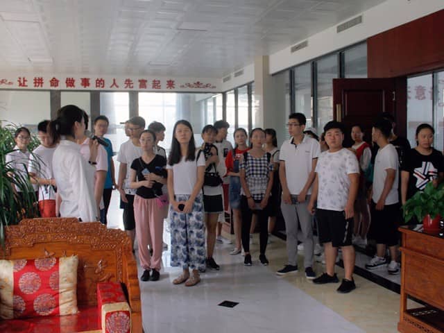 共青团兖州区委开展暑期大学生经济发展体验活动走进星空真人