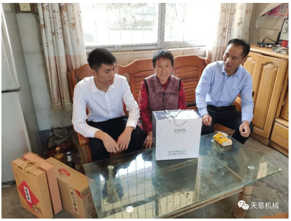 中秋慰问 星空真人情深