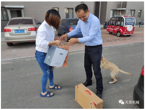 中秋慰问 星空真人情深