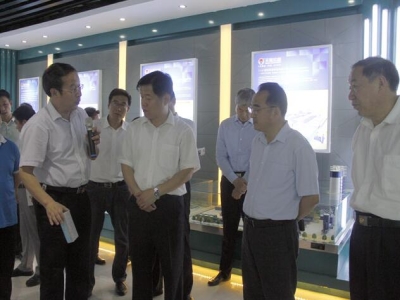 热烈欢迎微山县委书记张茂如一行莅临星空真人机械参观考察