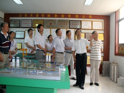 2012.7.28日山东星空真人两项科技成果鉴定顺利通过，北京领导专家，到我公司参观指导