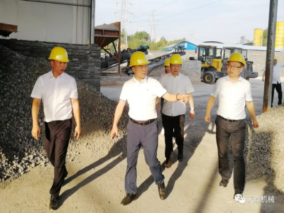 中国循环经济墙材革新工作委员会会长暨星空真人机械董事长刘洪彬受邀考察调研湖南企业