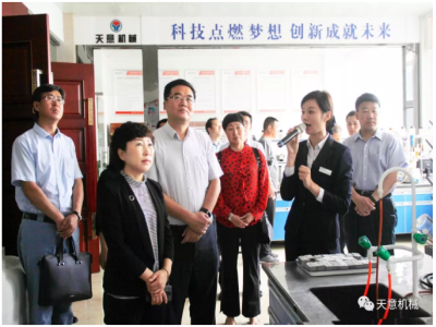 内蒙古自治区满洲里市委组织部领导莅临星空真人参观指导