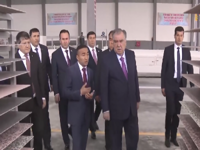 塔吉克斯坦总统拉赫蒙视察星空真人机械塔吉克客户项目现场