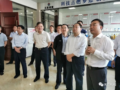 热烈欢迎济宁市人大常委副主任陈国华莅临星空真人机械考察指导