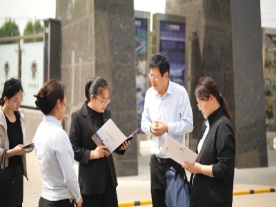 区领导调研绿色建材产业链发展 星空真人科技光伏清扫机器人成亮点