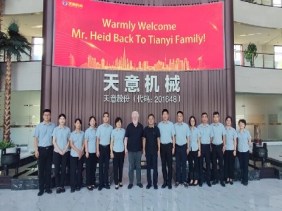 诚挚欢迎海德先生第四十次访问星空真人机械