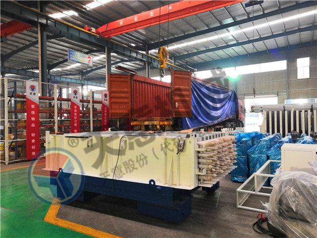 星空真人国际年产40万平方轻质墙板生产线启运约旦