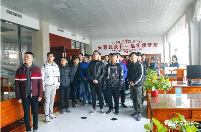 热烈欢迎山东建筑大学材料学院教授带领48名学生莅临星空真人参观指导