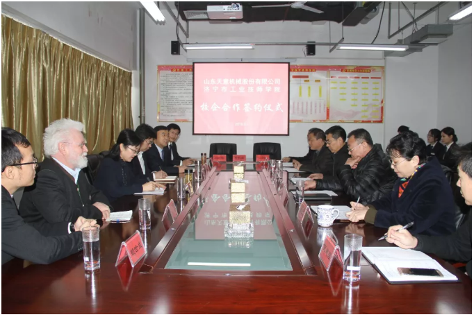 星空真人·(中国游)官方网站 xkzr
与济宁市工业技师学院达成校企合作