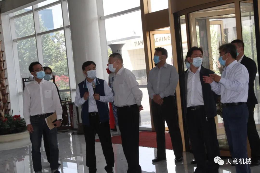 省专题调研组莅临星空真人机械调研指导