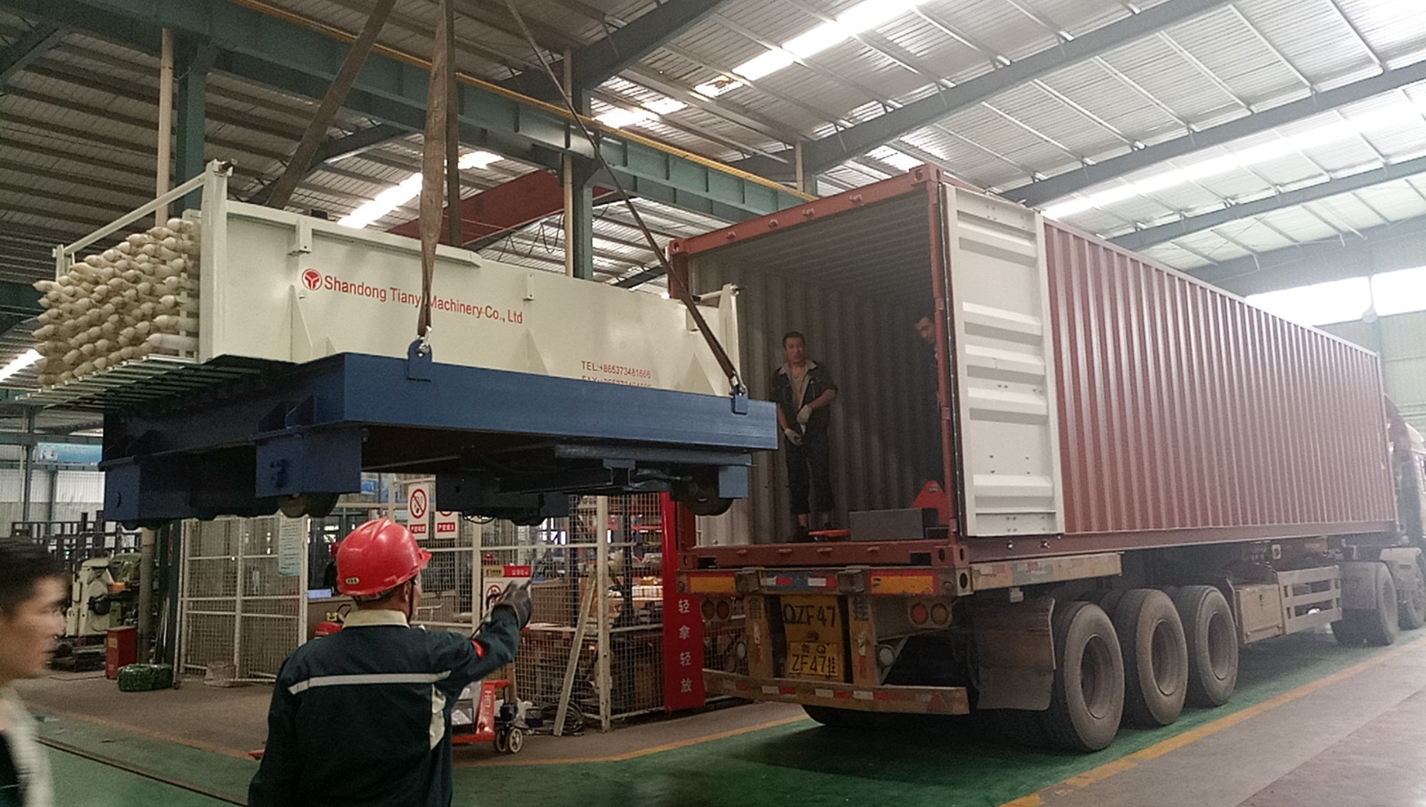 热烈祝贺星空真人机械出口印尼轻质墙板生产线成功启运