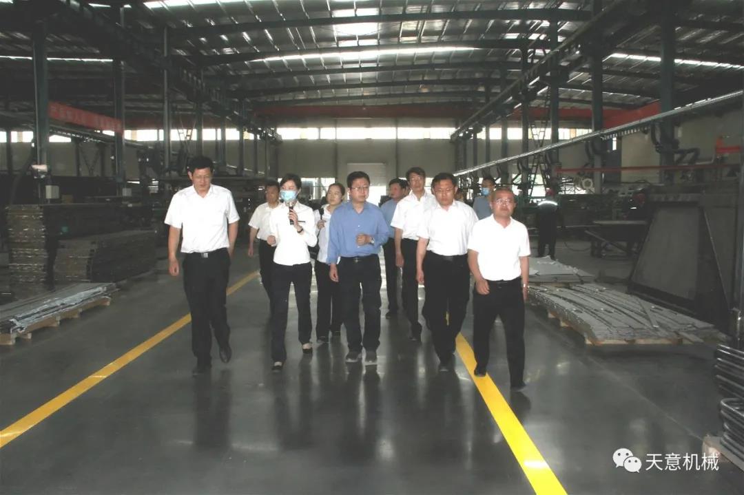 市联合调研组对星空真人机械入选省优选项目的 装配式建筑自动化PC生产线进行现场调研