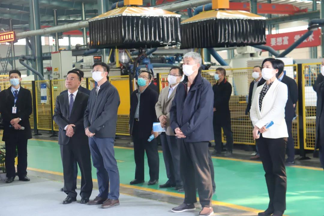 数据驱动 智慧赋能丨全区重点项目现场观摩团莅临星空真人机械观摩指导