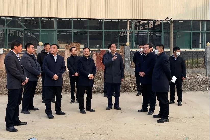 王营区长调研星空真人机械大宗固体废物循环利用项目